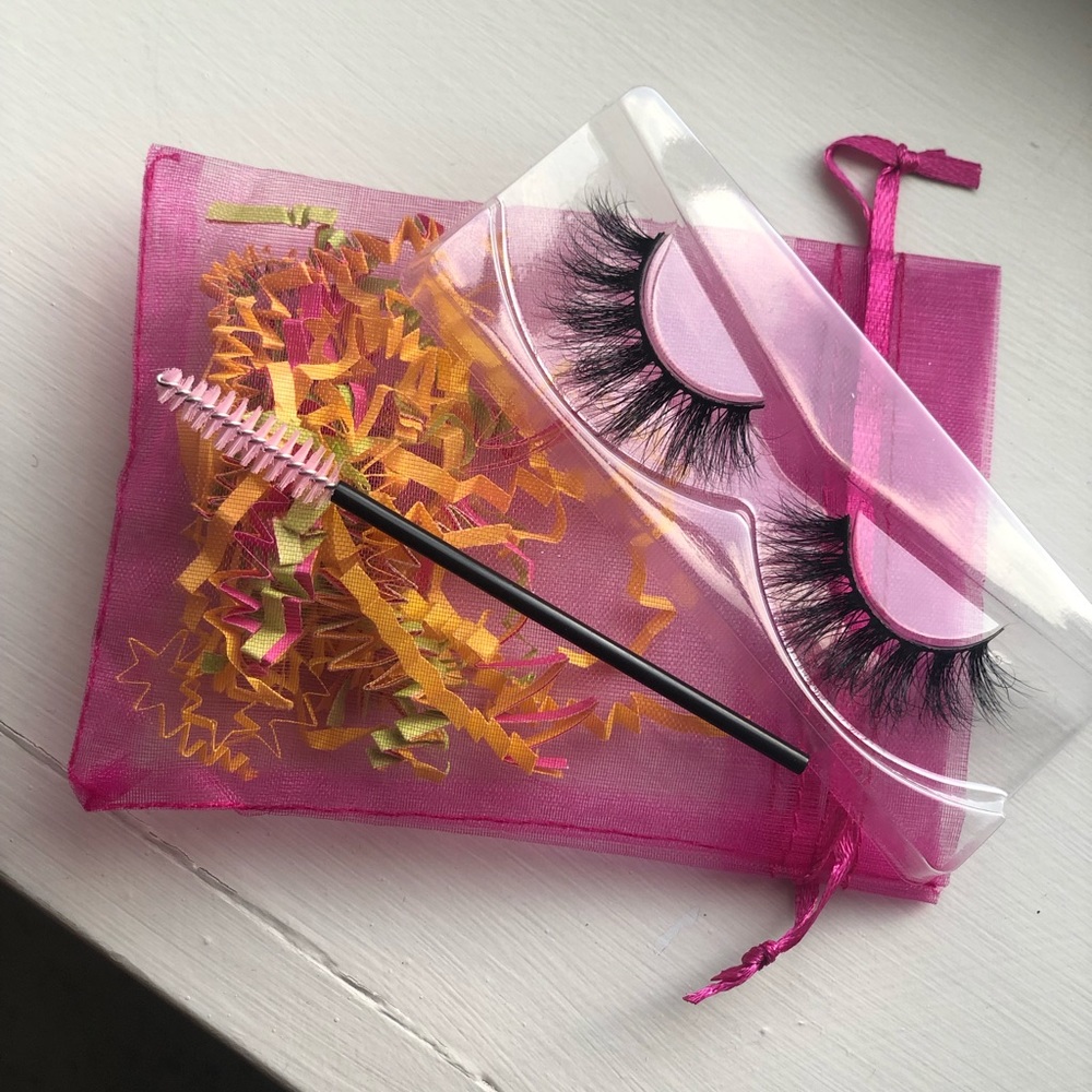 100% Mink Eyelashes !